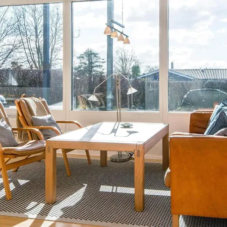 6 Person In Sydals-by Traum *