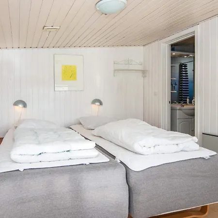 6 Person In Sydals-by Traum *