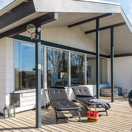 6 Person In Sydals-by Traum *