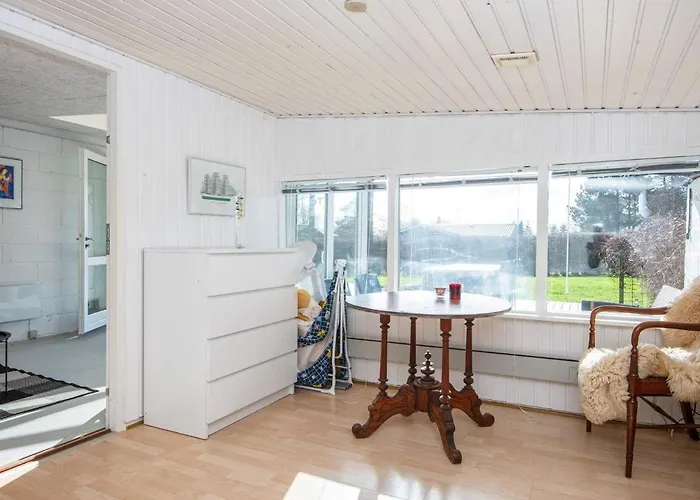 6 Person In Sydals-by Traum