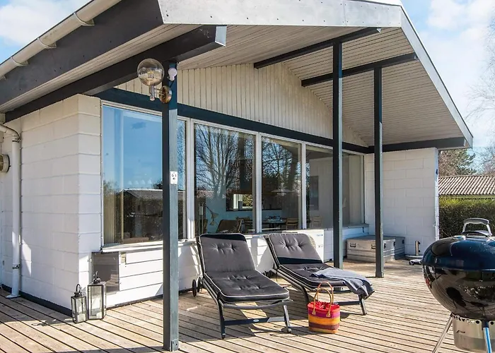 6 Person In Sydals-by Traum *