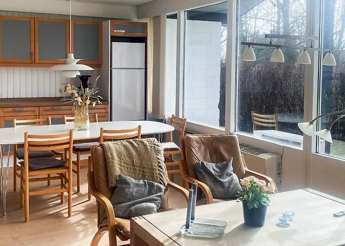 6 Person In Sydals-by Traum